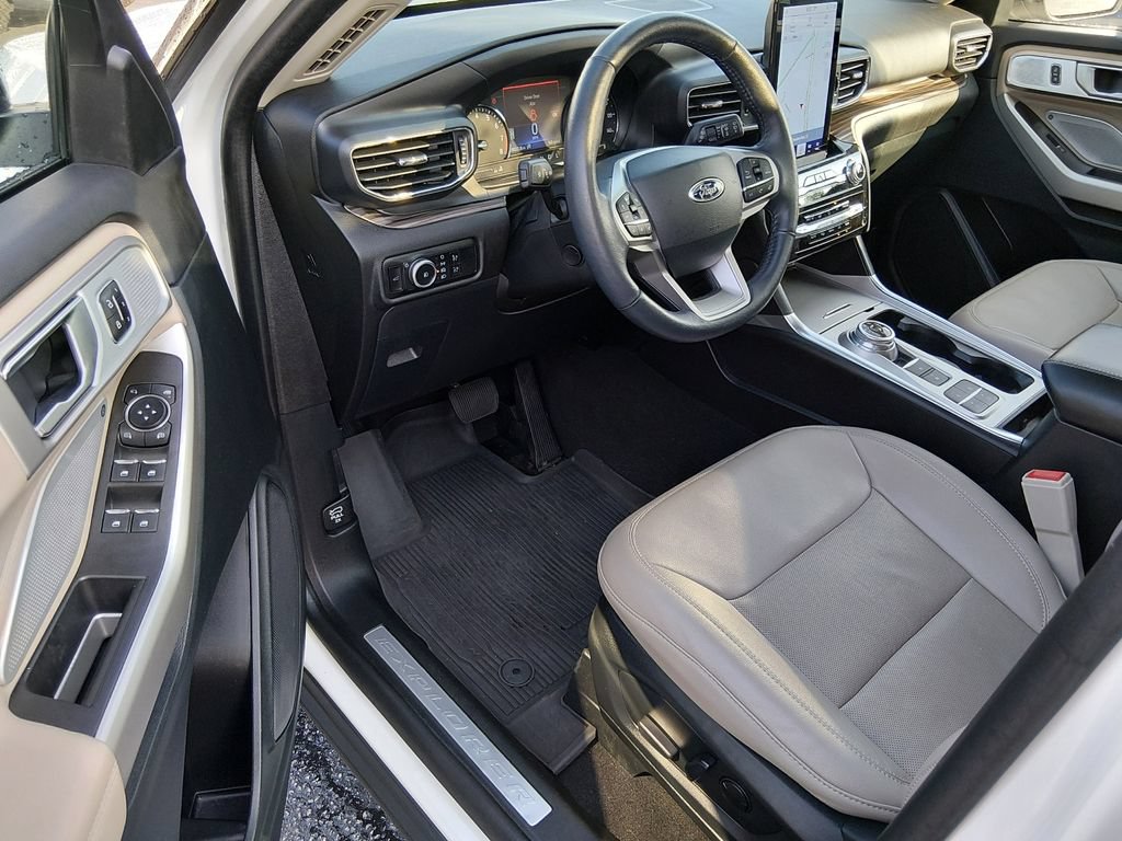 Used 2023 Ford Explorer Limited w/ Limited Technology Package RWD image 10