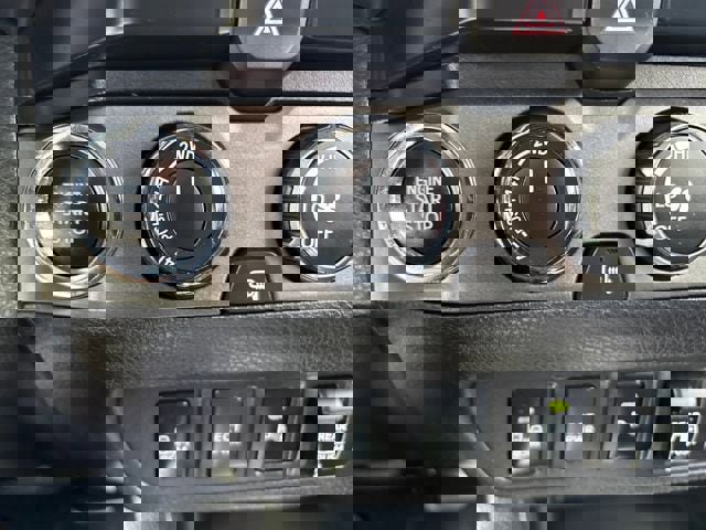 Used 2019 Toyota Tacoma TRD Off-Road w/ Technology Package image 17