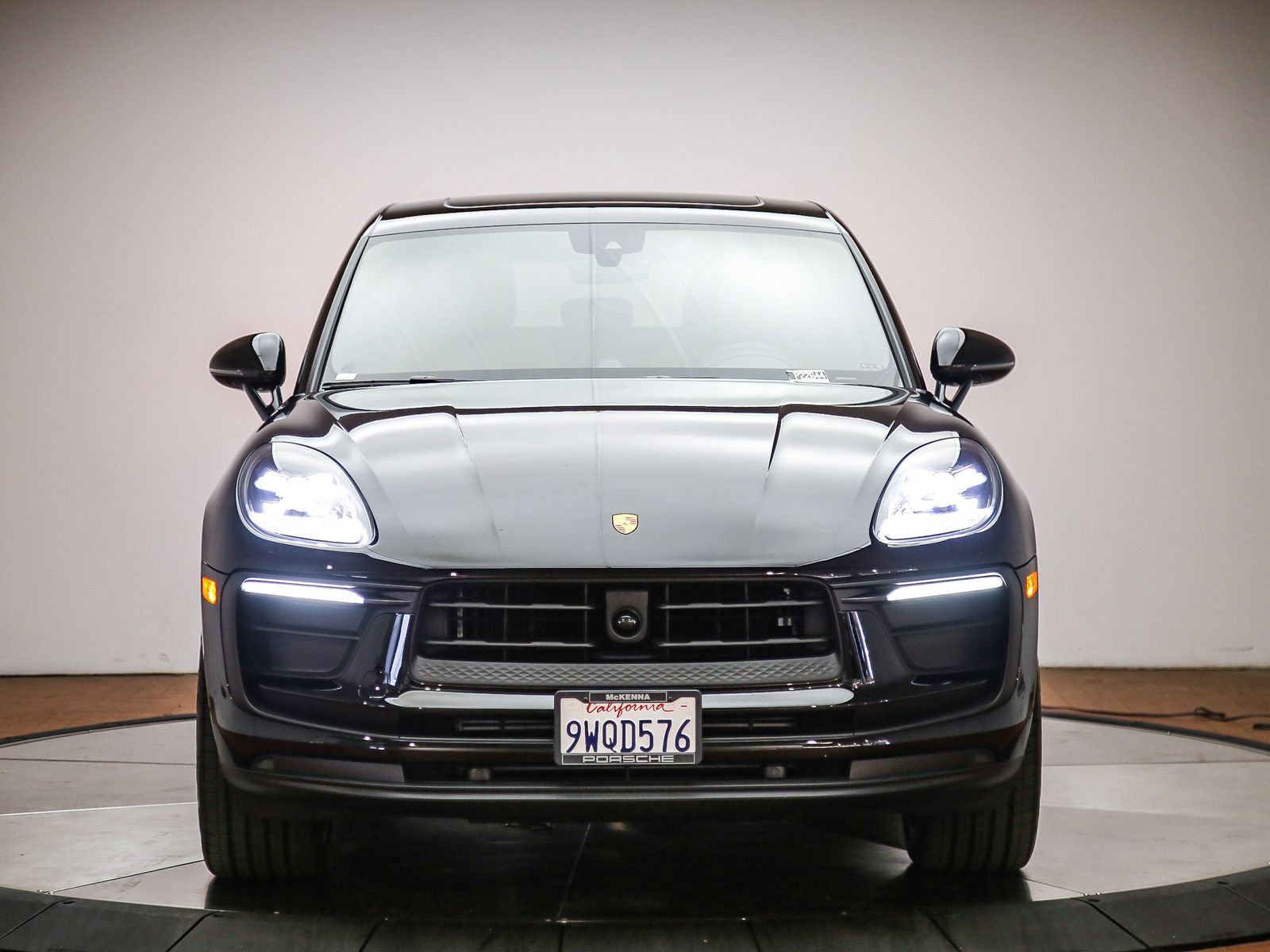 Certified 2026 Porsche Macan AWD/4WD image 10