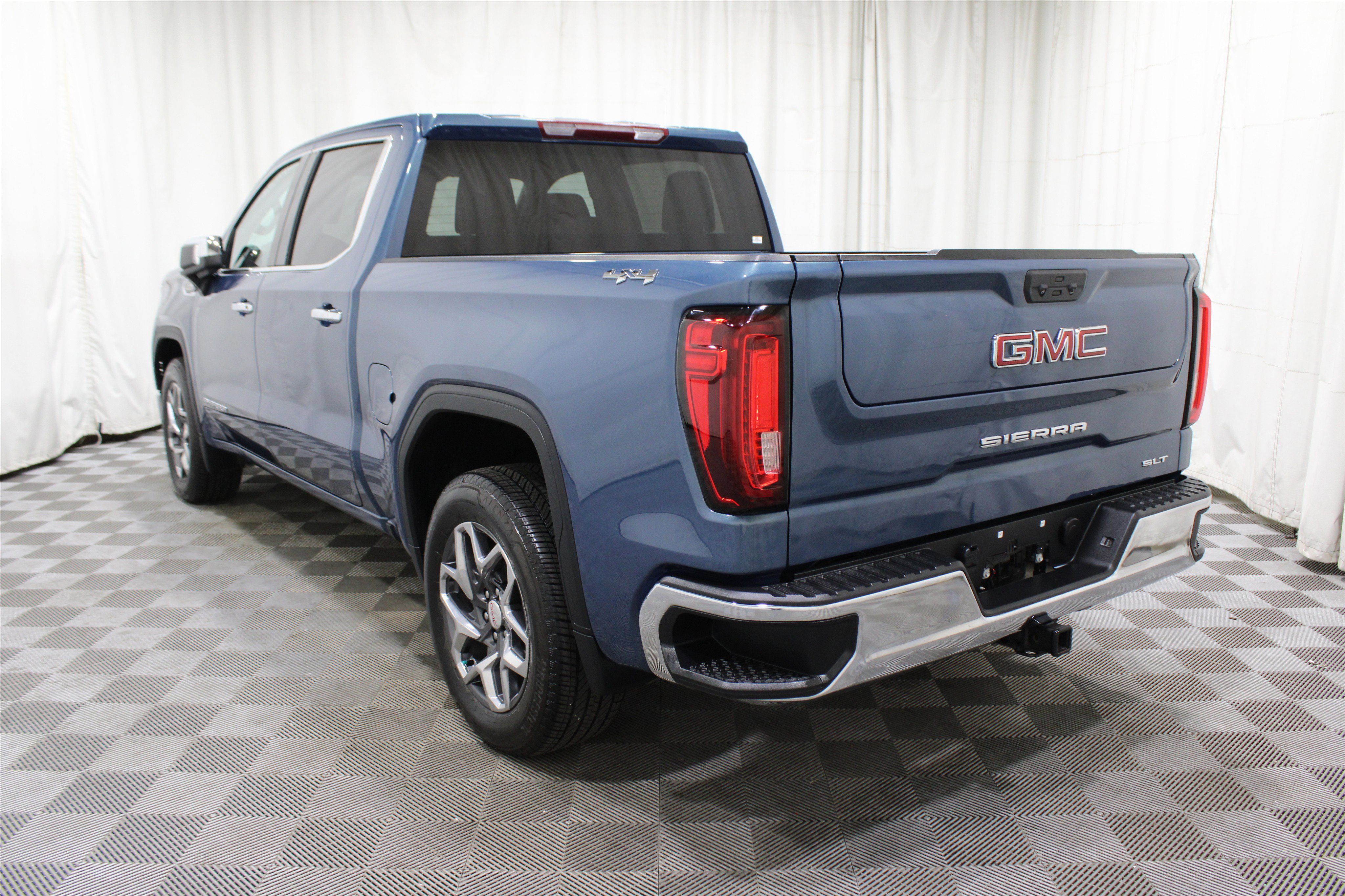 Used 2024 GMC Sierra 1500 SLT image 34