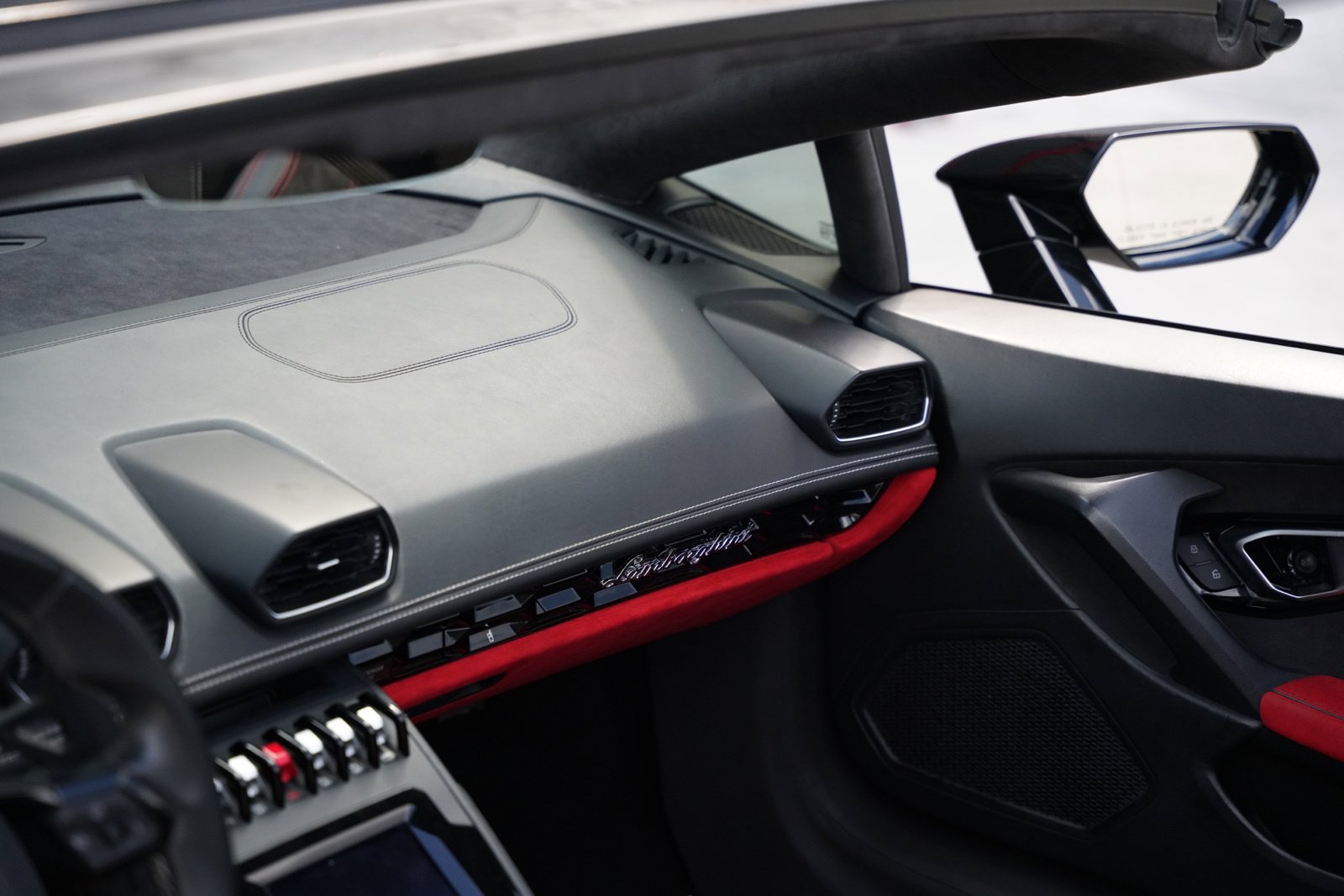 Used 2022 Lamborghini Huracan EVO RWD image 19
