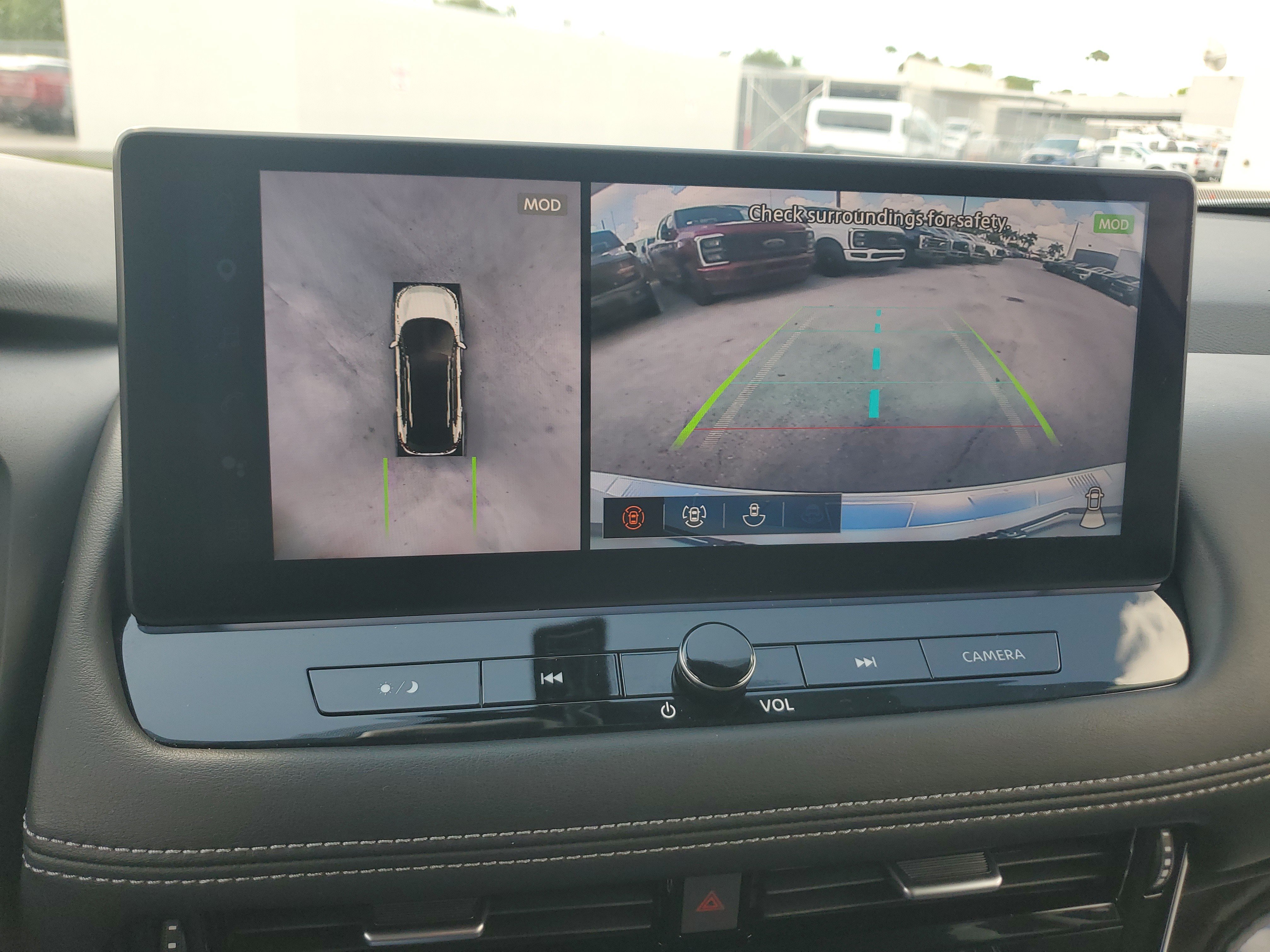 Used 2025 Nissan Rogue SL FWD image 10
