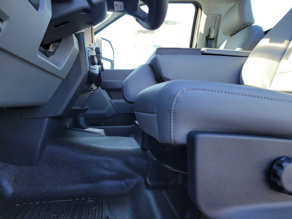 New 2026 Ford F550 4x4 Regular Cab Super Duty image 19
