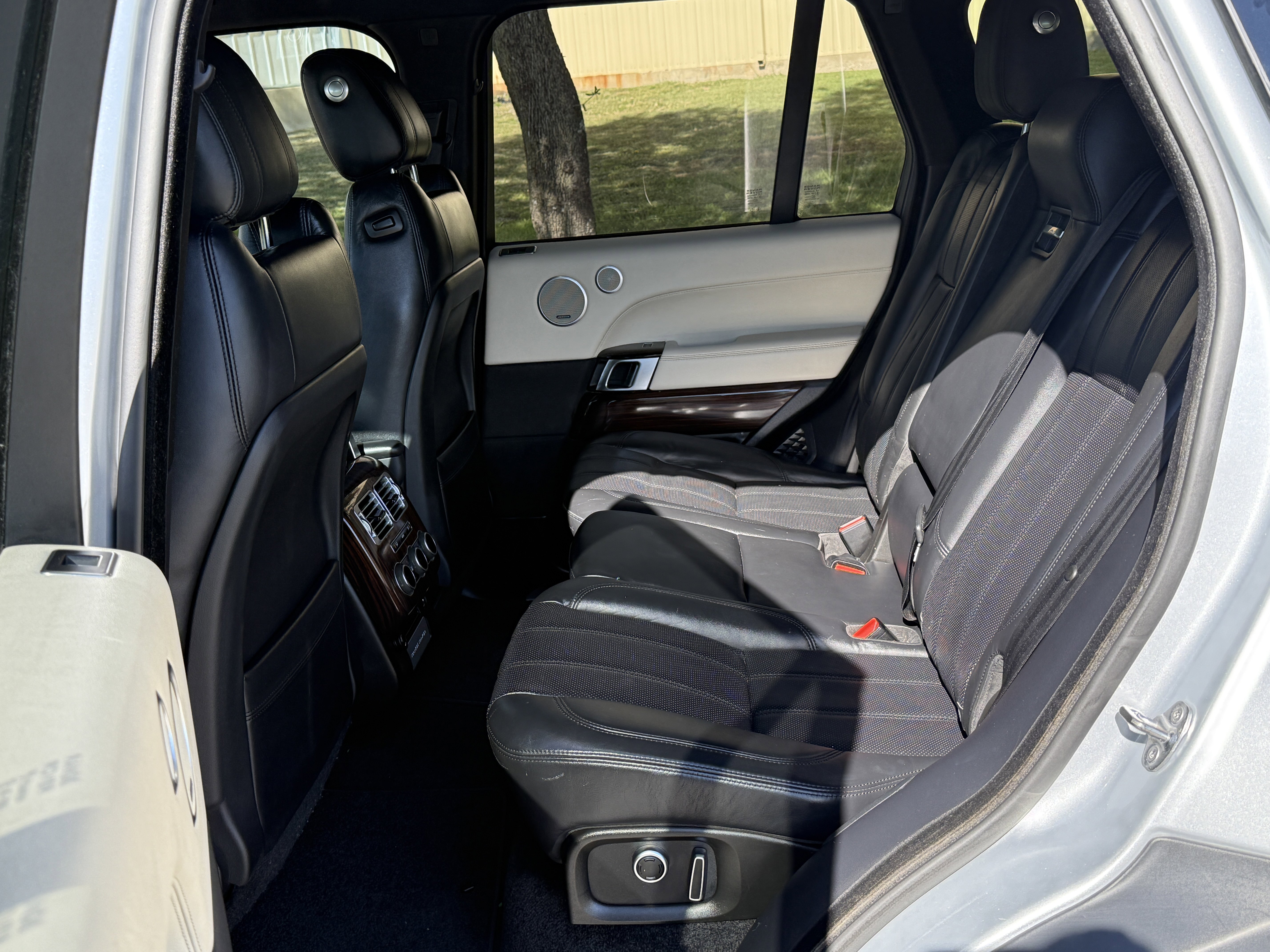 Used 2017 Land Rover Range Rover HSE image 33