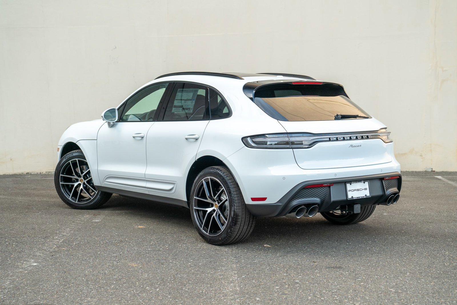 Certified 2025 Porsche Macan image 3