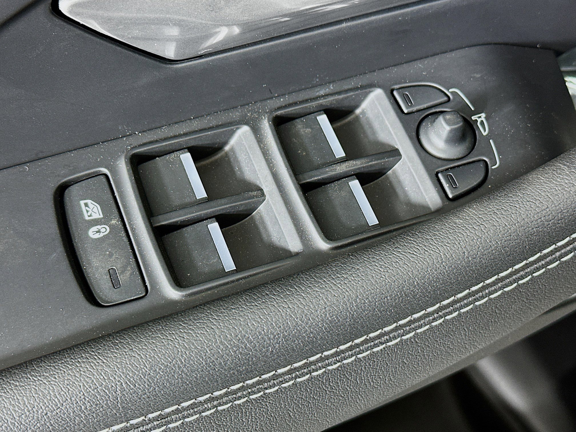 Used 2024 Jaguar E-PACE R-Dynamic SE image 15