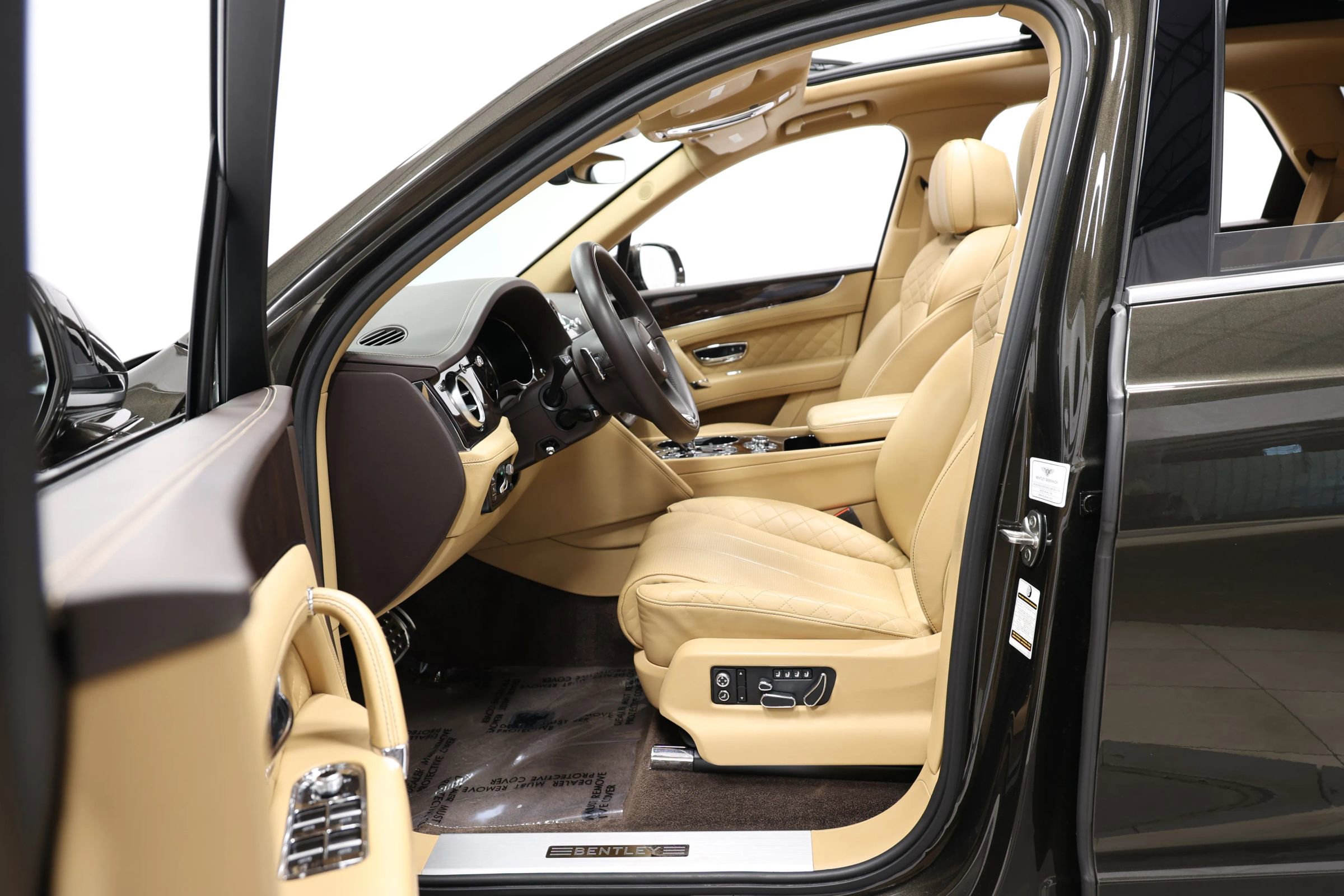 Used 2018 Bentley Bentayga AWD/4WD image 14