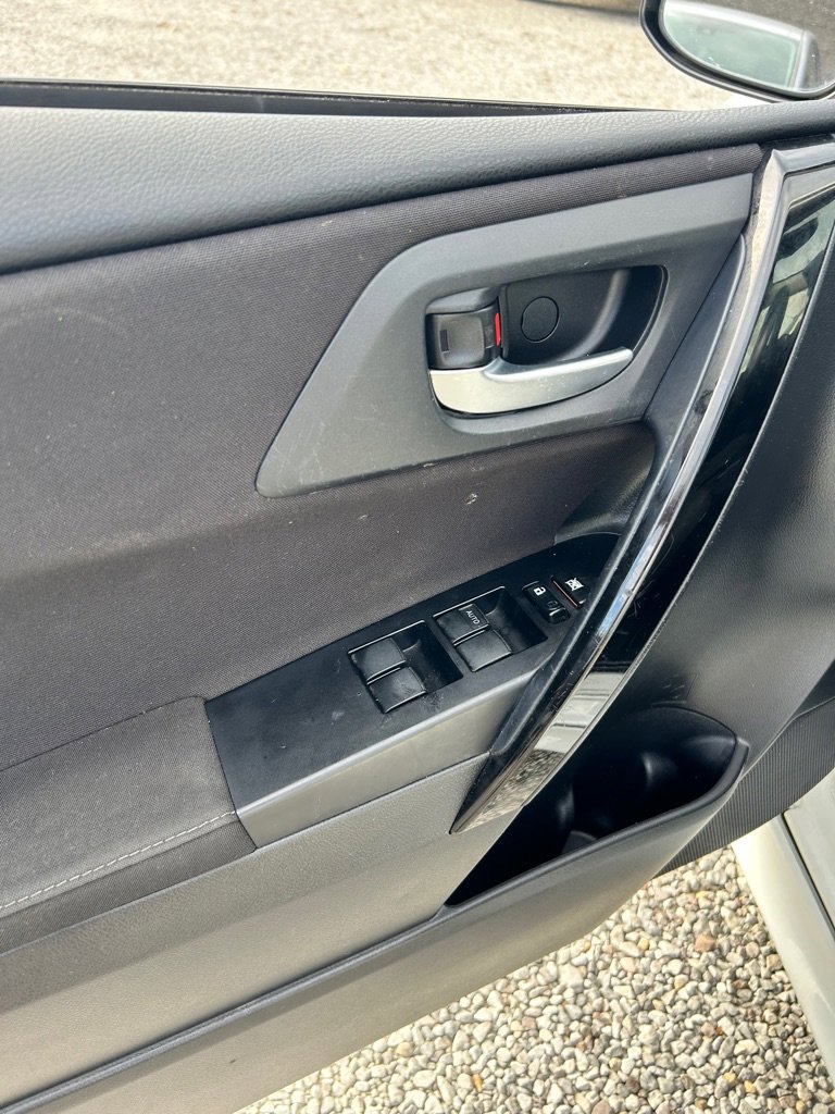 Used 2018 Toyota Corolla iM image 5