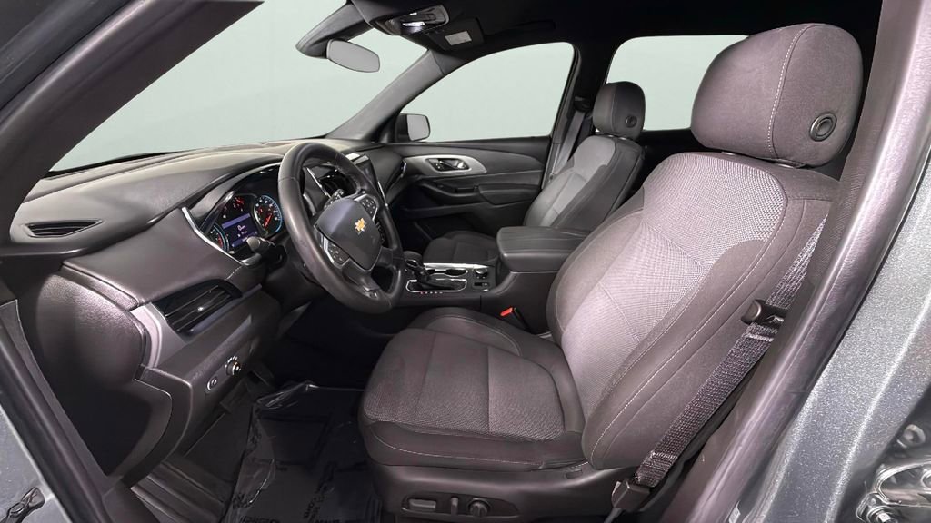Used 2023 Chevrolet Traverse LT image 8