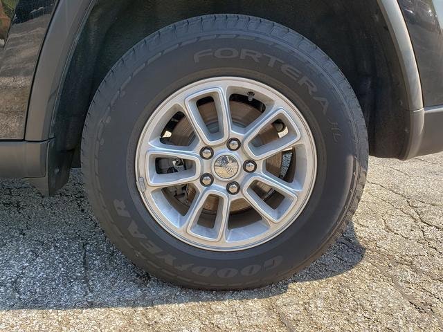 Used 2020 Jeep Grand Cherokee Laredo AWD/4WD image 10