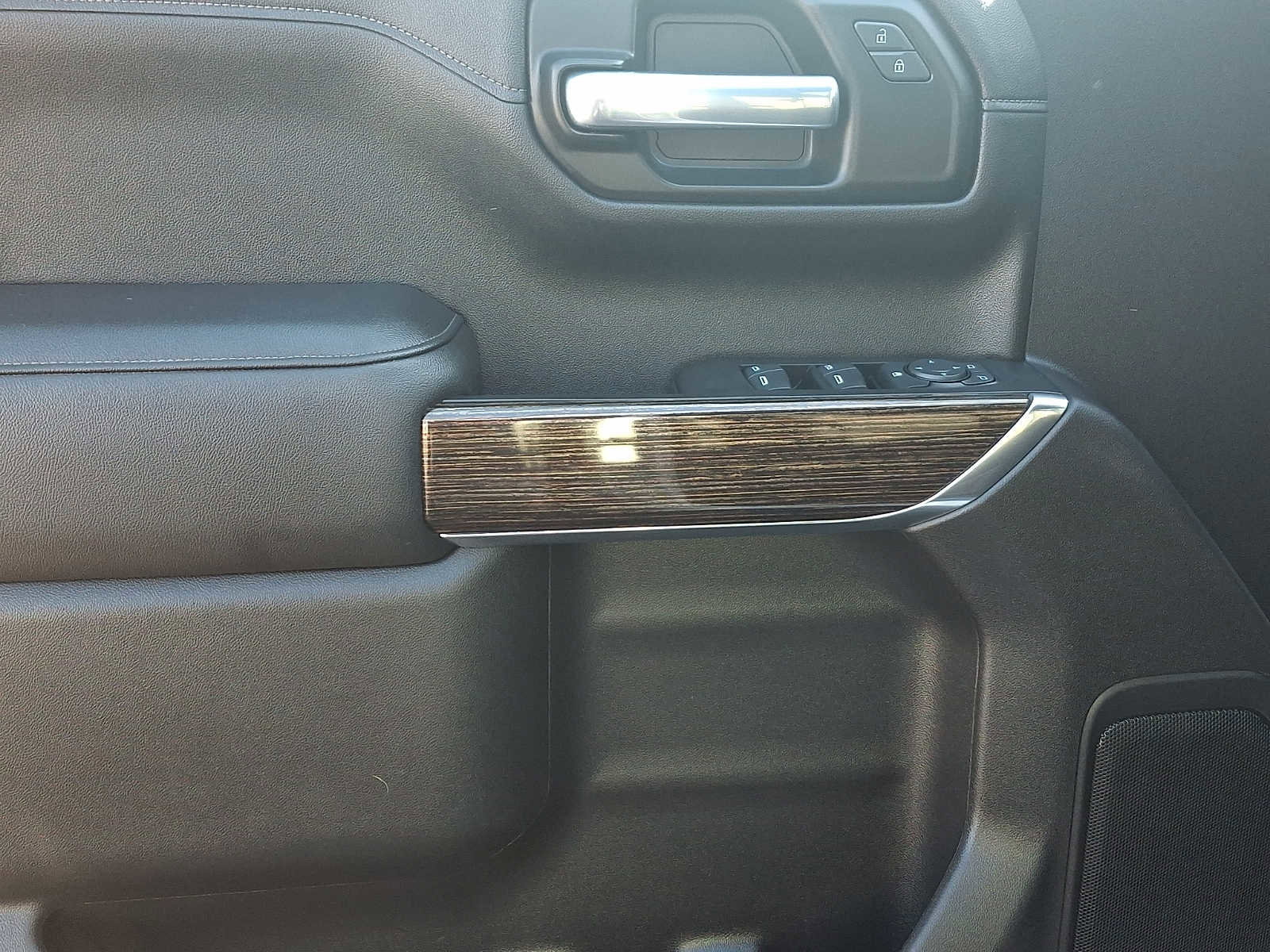 Used 2021 GMC Sierra 1500 Elevation image 14