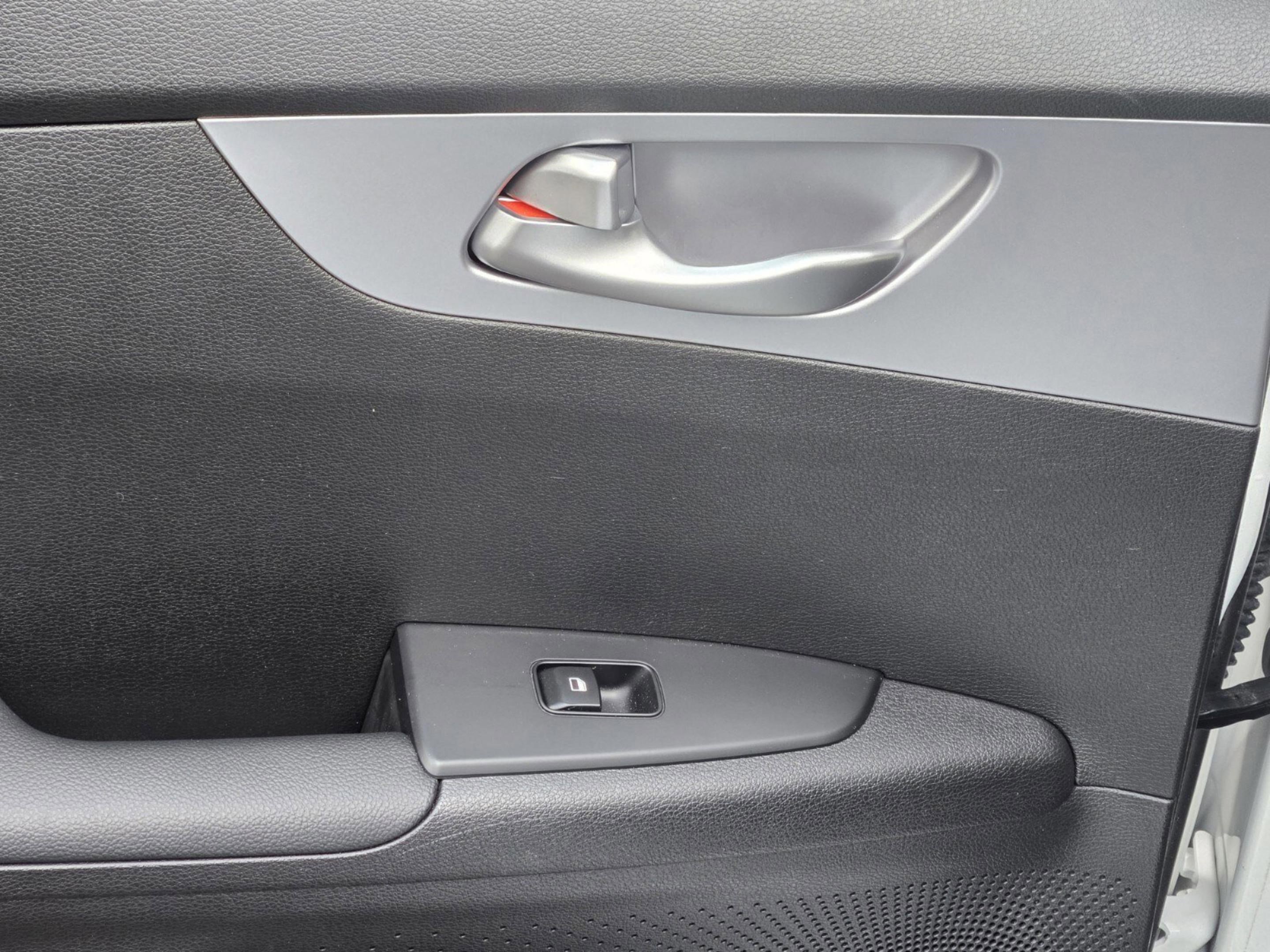 Used 2023 Kia Forte LXS w/ LXS Technology Package image 19