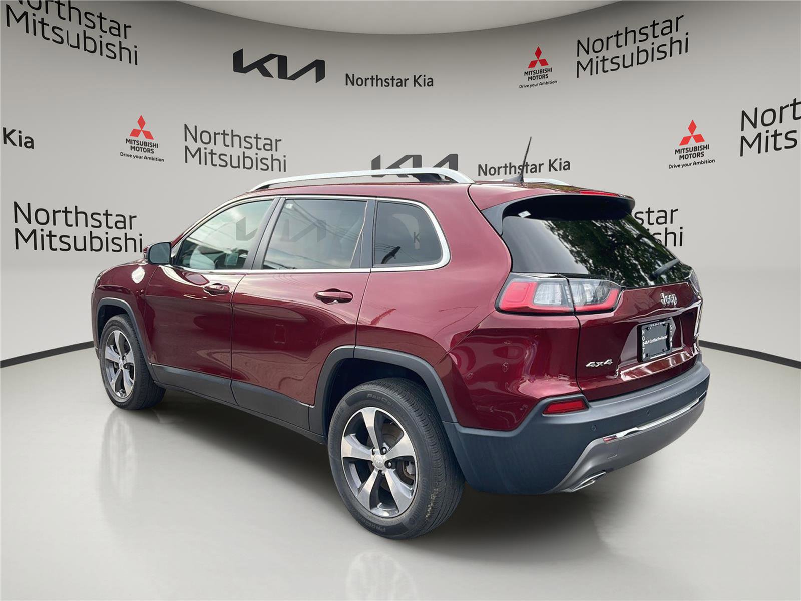 Used 2019 Jeep Cherokee Limited AWD/4WD image 2