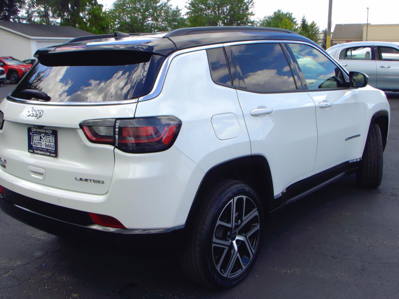 Used 2025 Jeep Compass Limited w/ Elite Group AWD/4WD image 2