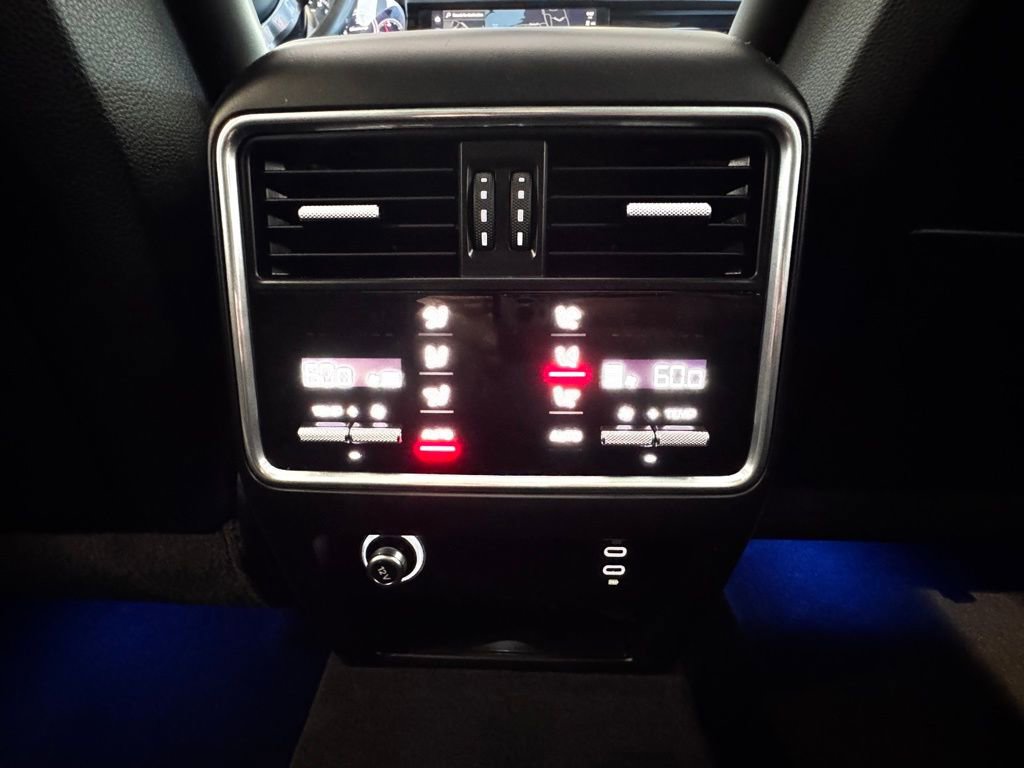 Used 2023 Porsche Cayenne Platinum Edition image 21
