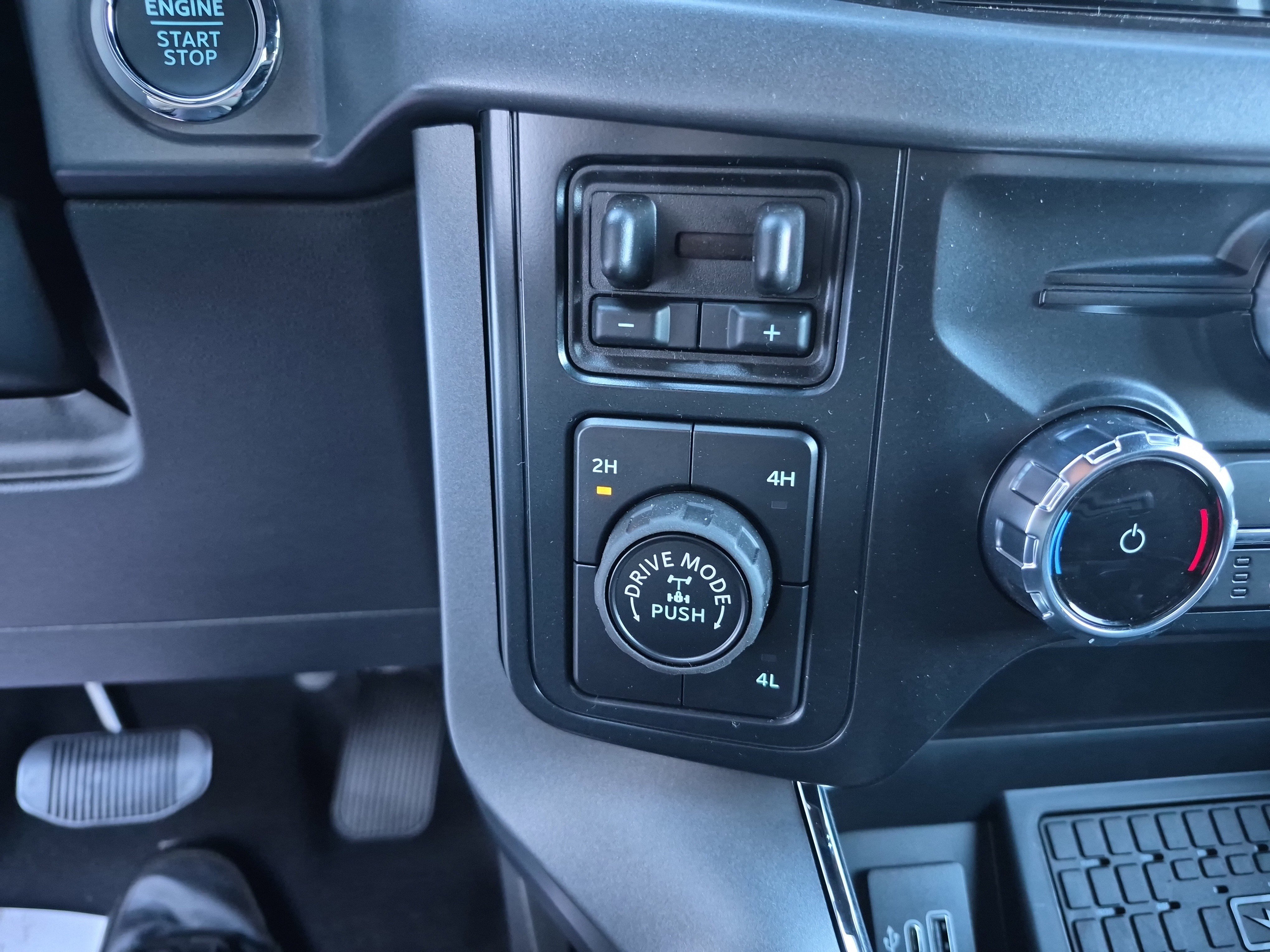 New 2025 Ford F150 XLT w/ Equipment Group 302A MID image 32