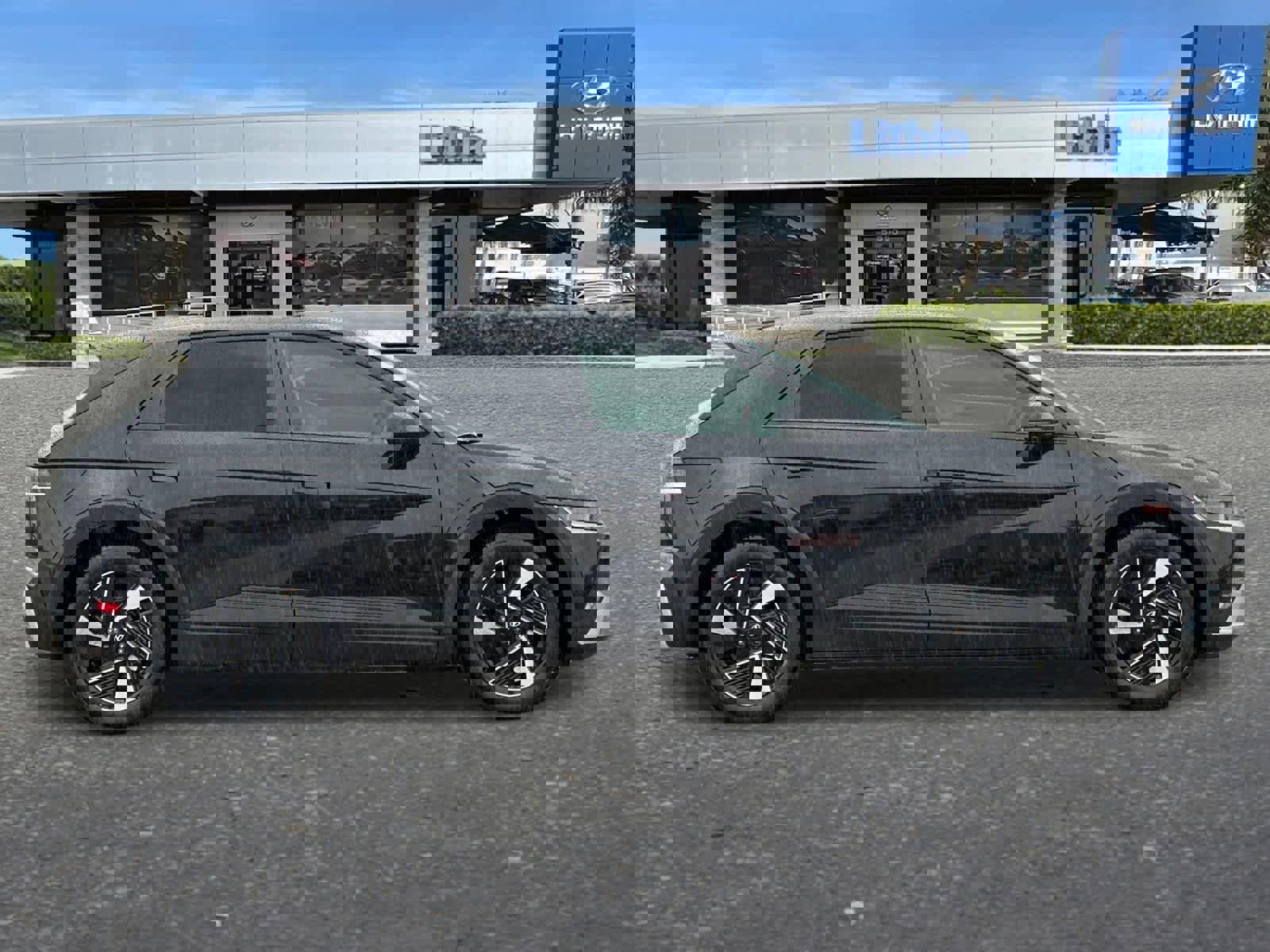 New 2025 Hyundai Ioniq 5 SE image 8