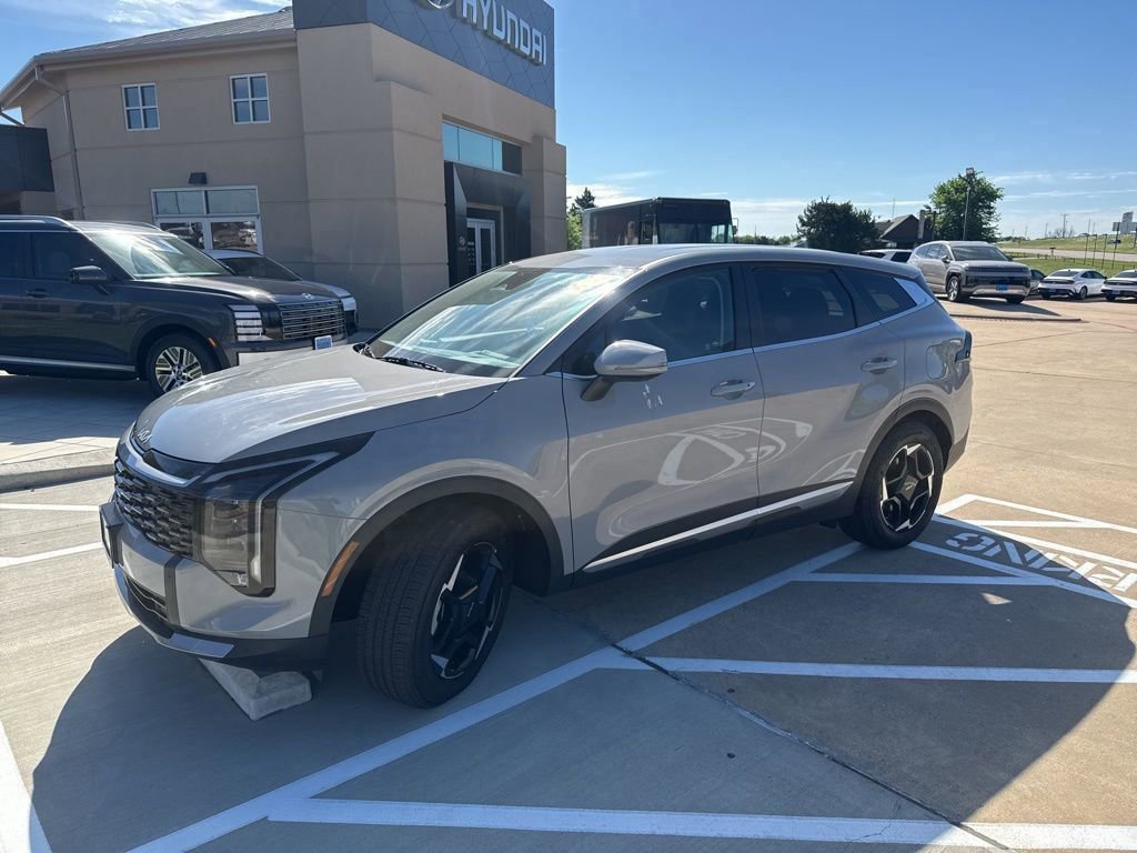 Used 2026 Kia Sportage EX image 2