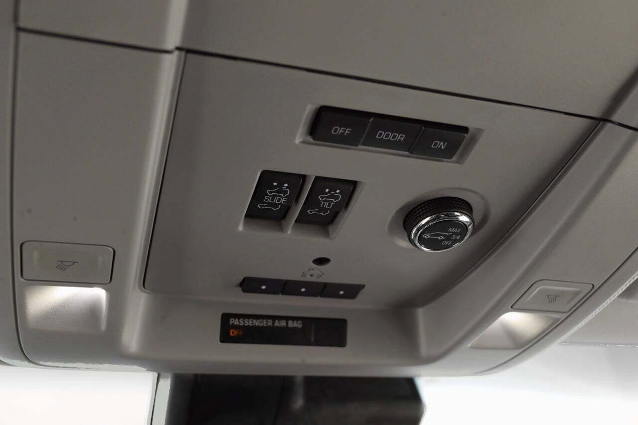 Used 2017 Chevrolet Suburban LT w/ LT Signature Package image 23