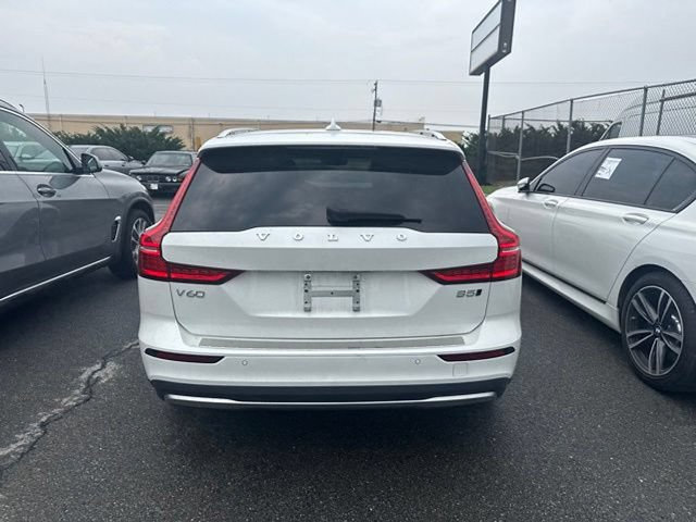 Used 2024 Volvo V60 B5 Cross Country Plus AWD/4WD image 9