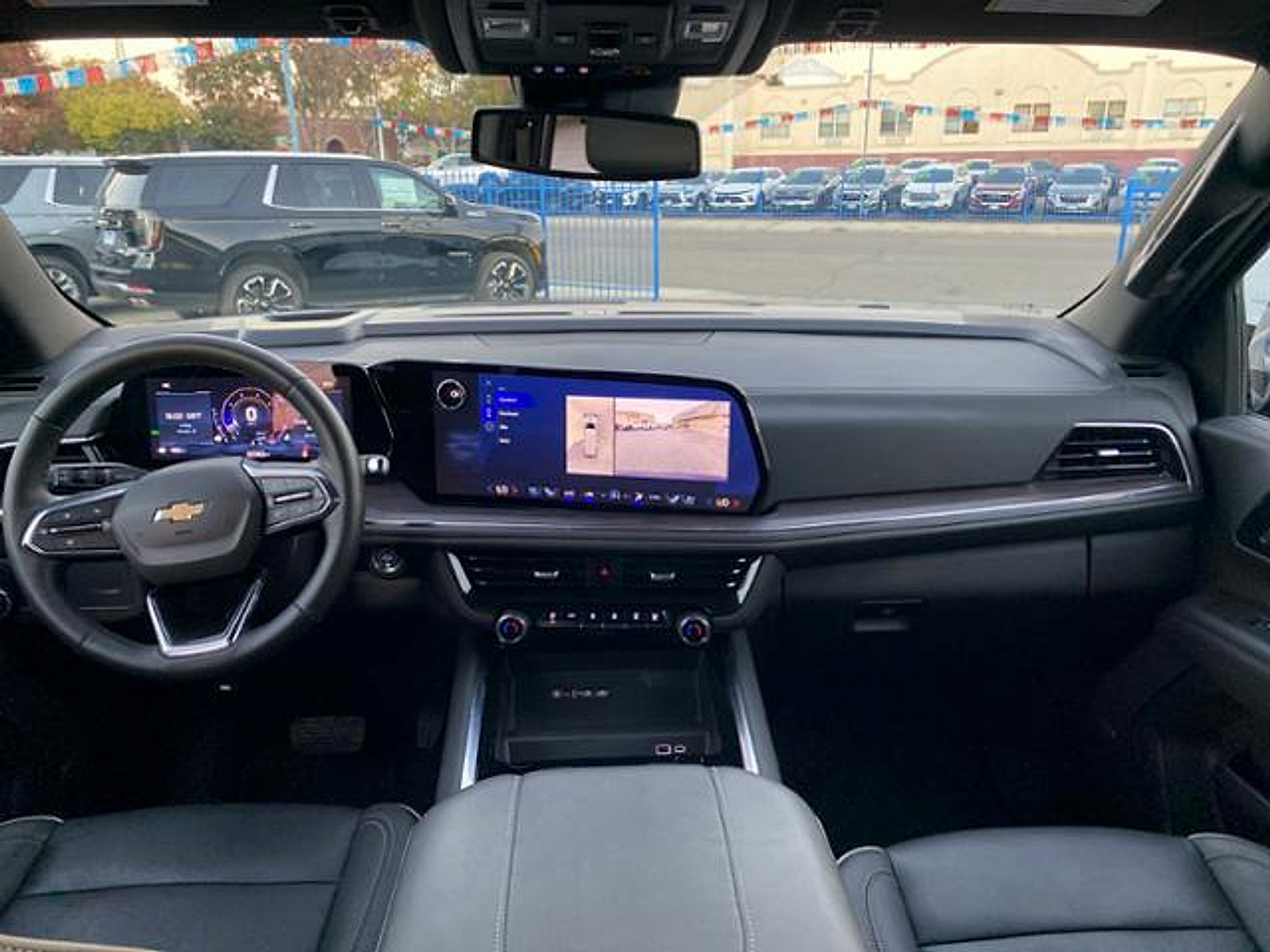 Used 2025 Chevrolet Suburban Premier image 3