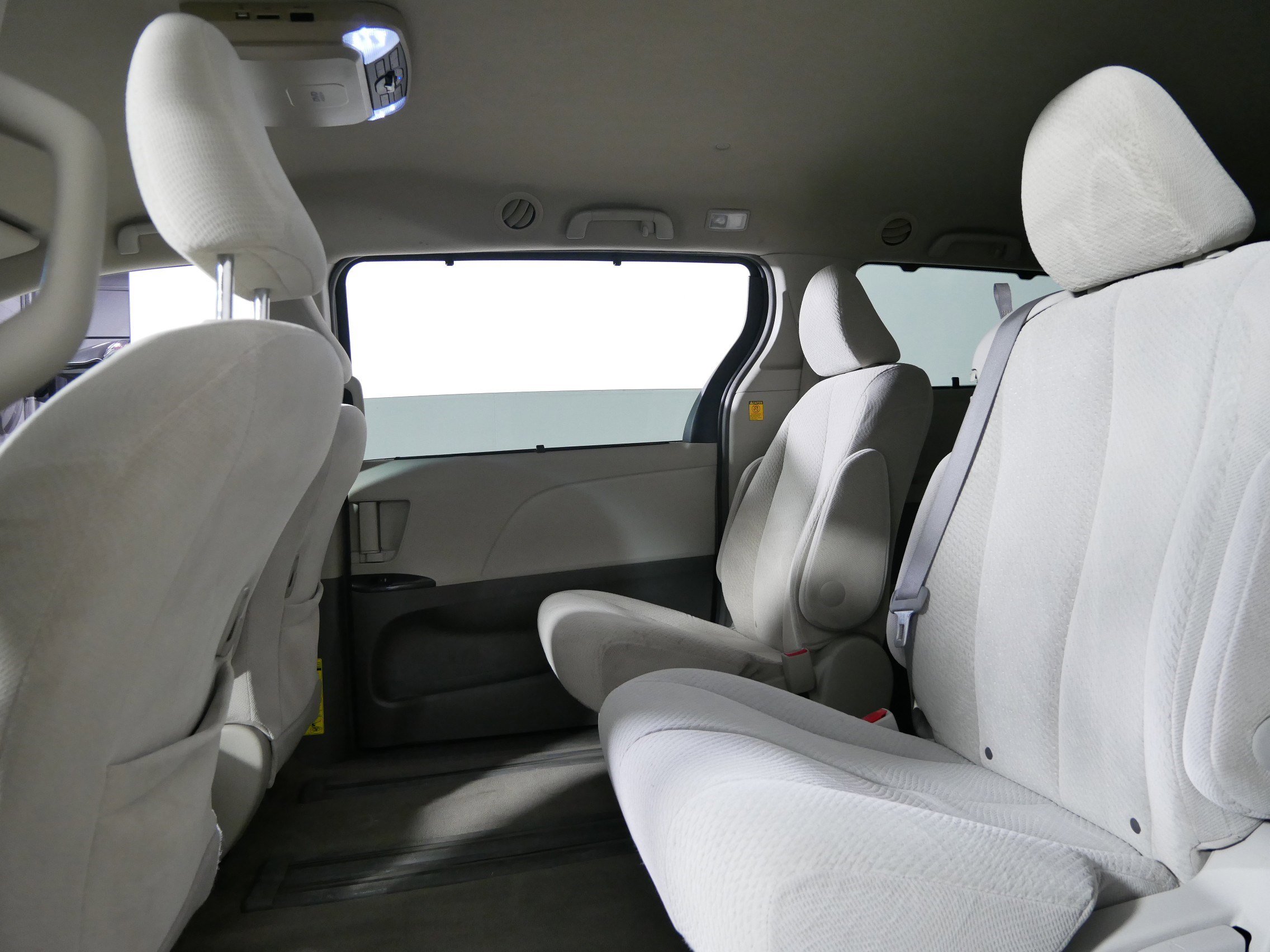 Used 2012 Toyota Sienna LE FWD image 32