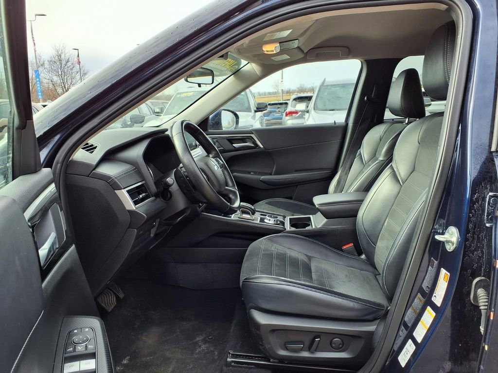 Used 2024 Mitsubishi Outlander SE Black Edition image 19