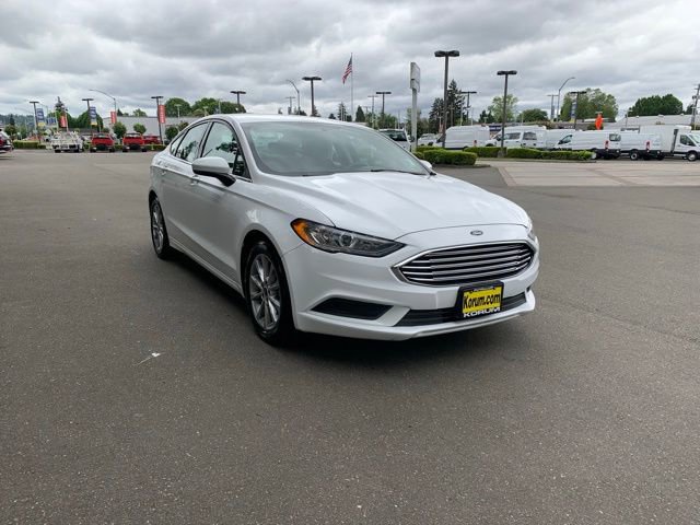 Used 2017 Ford Fusion SE FWD image 7