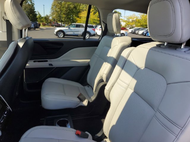 Certified 2025 Lincoln Aviator AWD w/ Jet Appearance Package image 32
