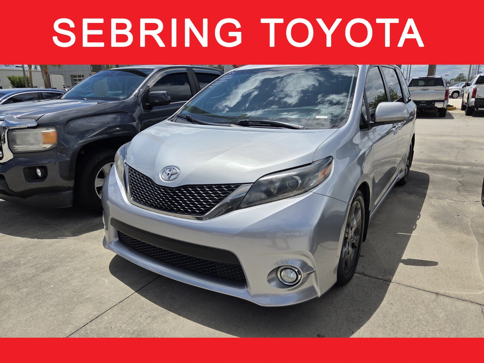 Used 2015 Toyota Sienna SE Premium FWD image 1