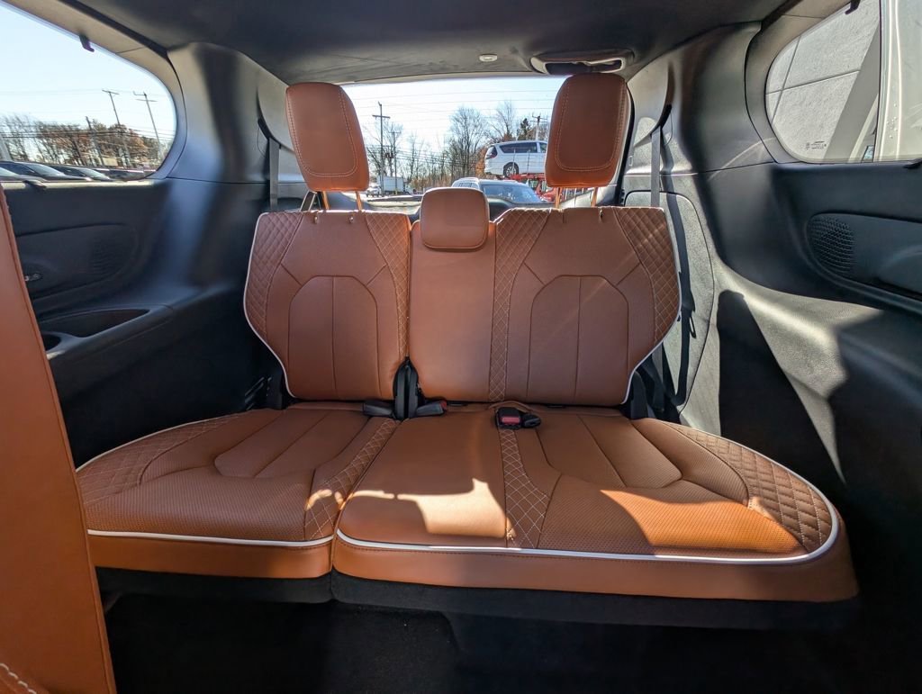 New 2026 Chrysler Pacifica Pinnacle w/ Trailer Tow Group image 21