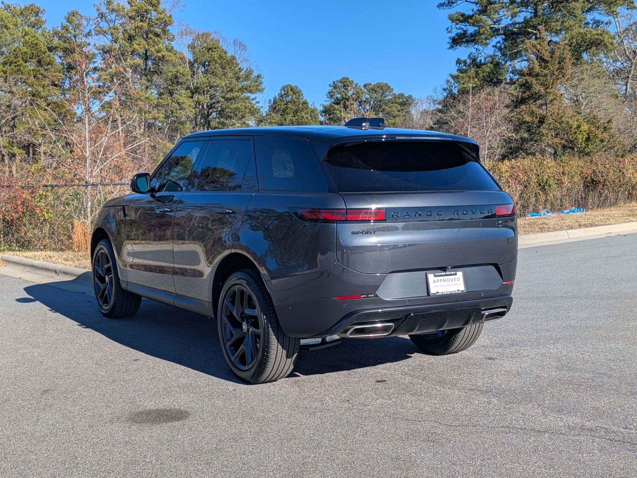 Used 2025 Land Rover Range Rover Sport SE image 7