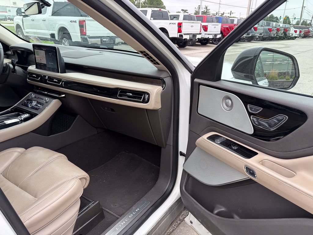 Used 2020 Lincoln Aviator Reserve w/ Equipment Group 202A AWD/4WD image 17