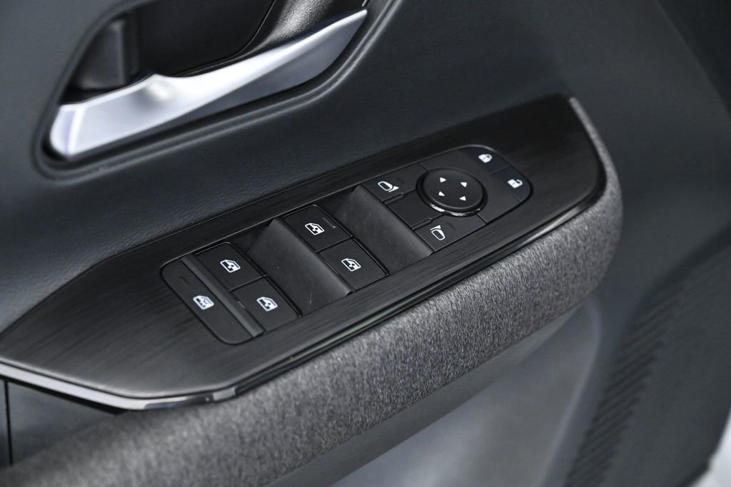 Used 2025 Nissan Kicks SV w/ SV Premium Package image 21