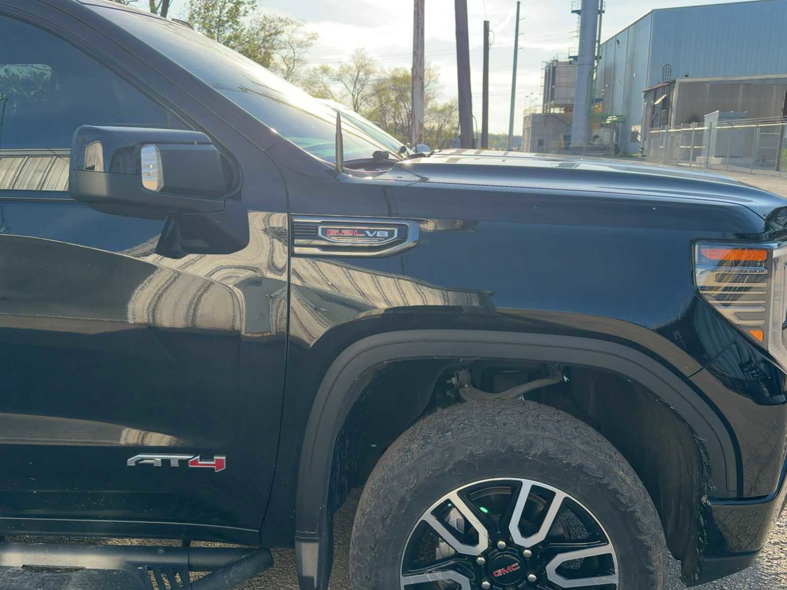 Used 2023 GMC Sierra 1500 AT4 w/ AT4 Preferred Package AWD/4WD image 4