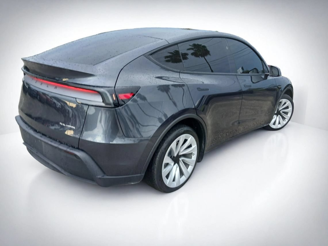 Used 2026 Tesla Model Y Long Range AWD/4WD image 3