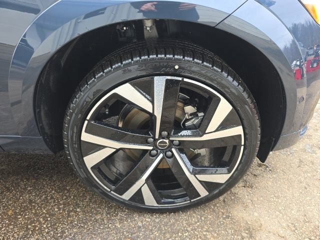 New 2026 Volvo XC60 T8 Ultra w/ Climate Package image 9