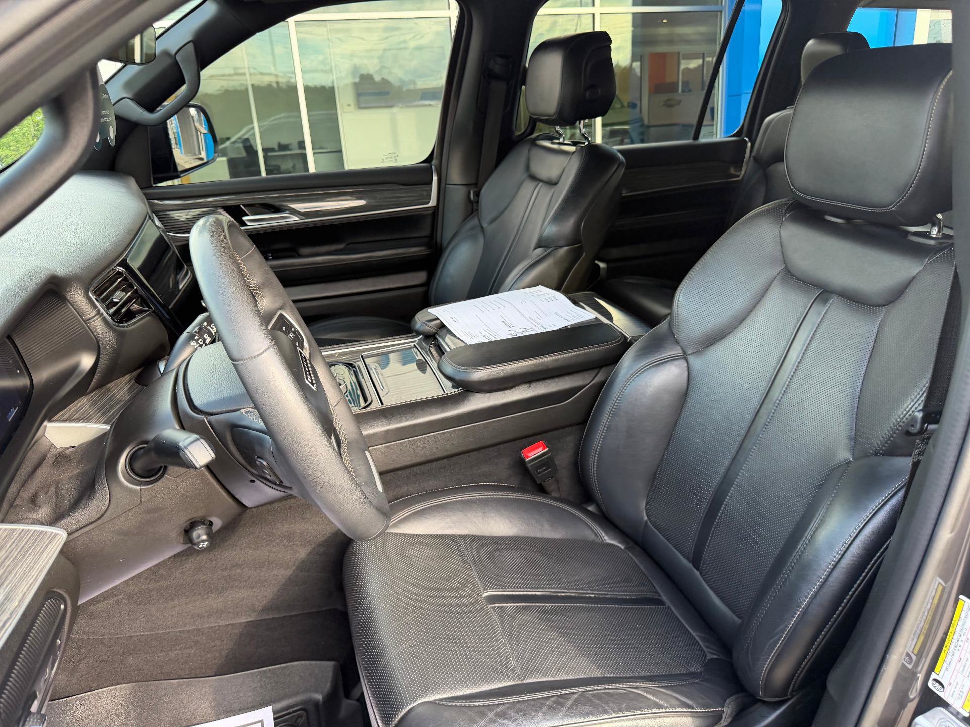 Used 2022 Jeep Wagoneer Series II AWD/4WD image 18