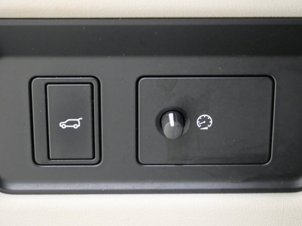 Used 2022 Jaguar F-PACE S image 15