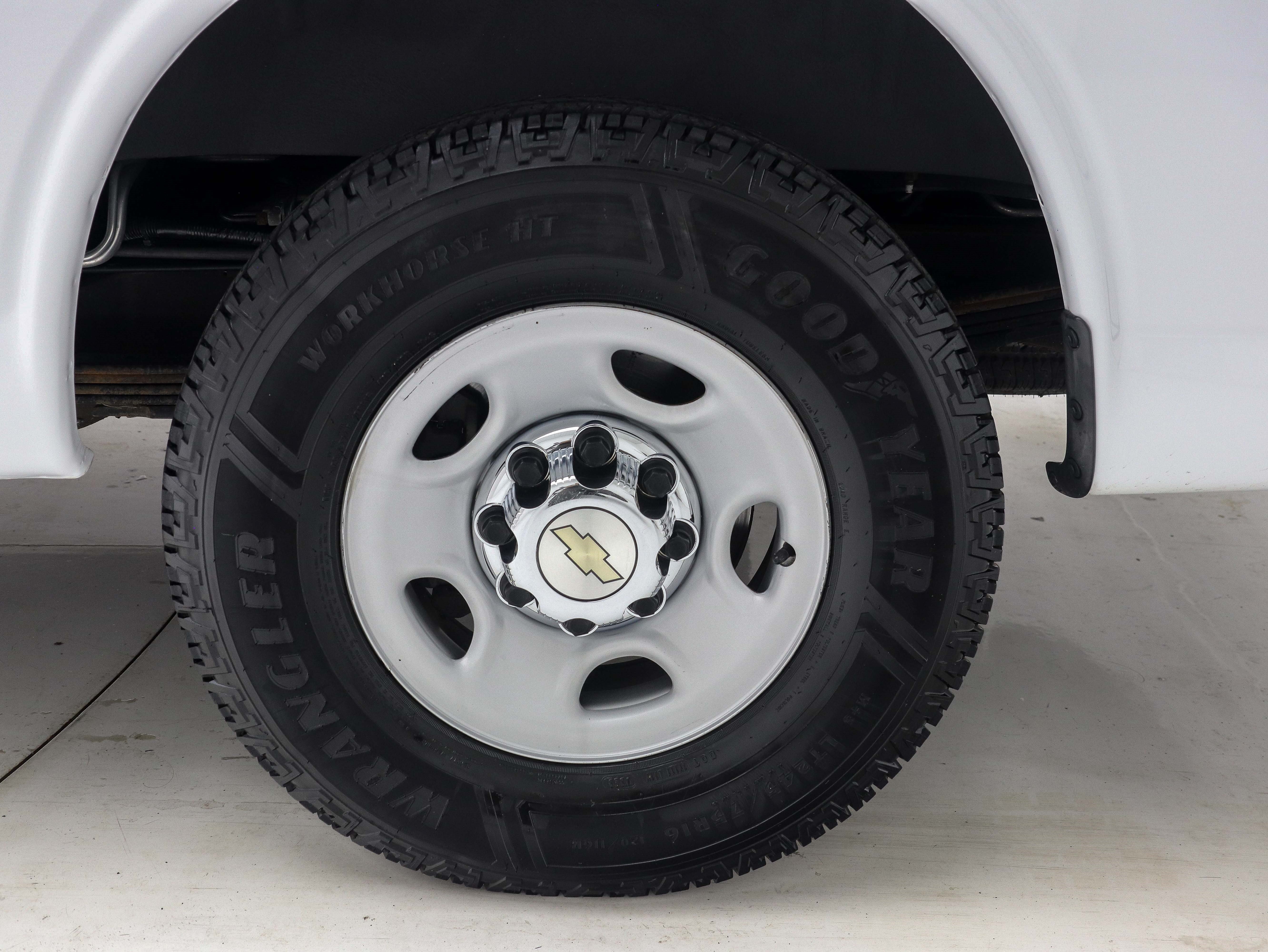 Used 2015 Chevrolet Express 3500 LT w/ LT Preferred Equipment Group RWD image 26