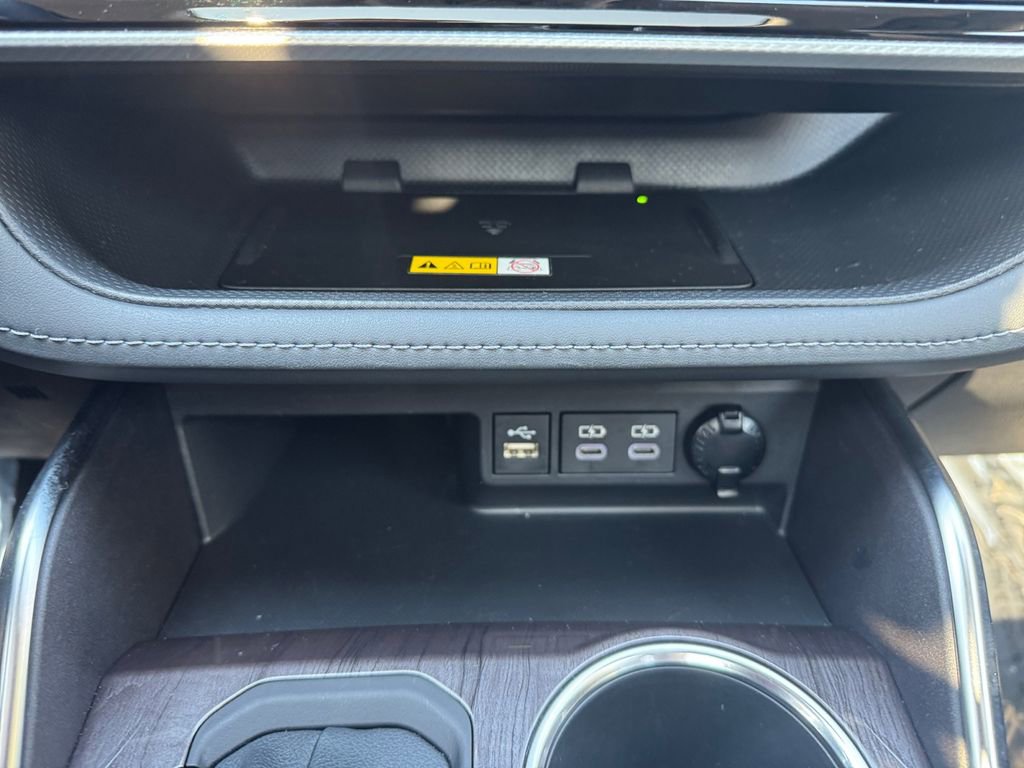Used 2023 Toyota Highlander Platinum image 24