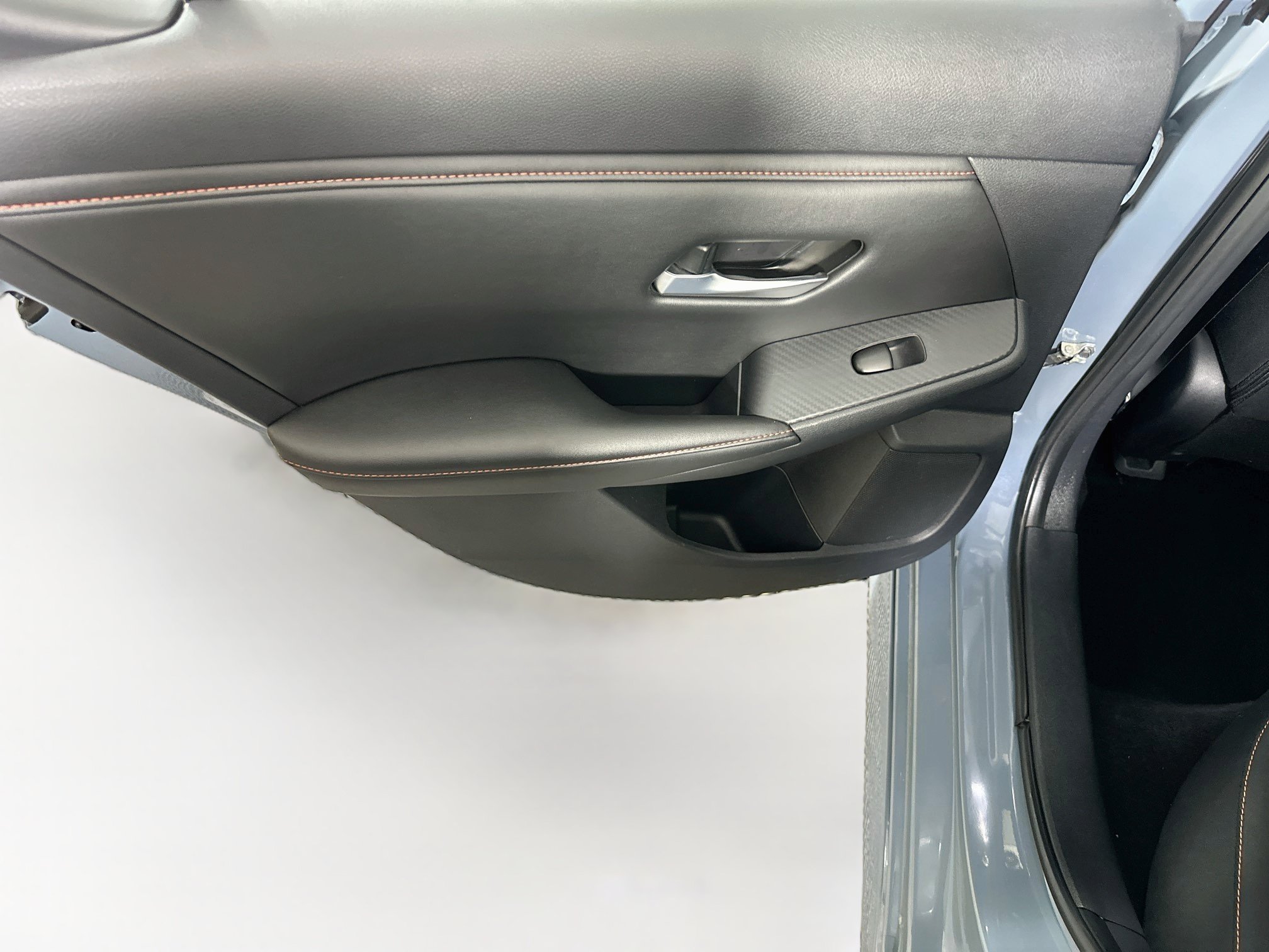 Used 2025 Nissan Sentra SR FWD image 24