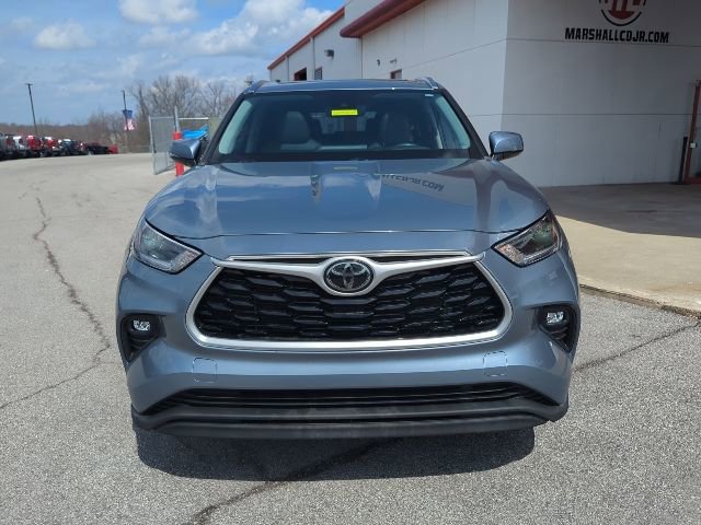 Used 2021 Toyota Highlander XLE image 3