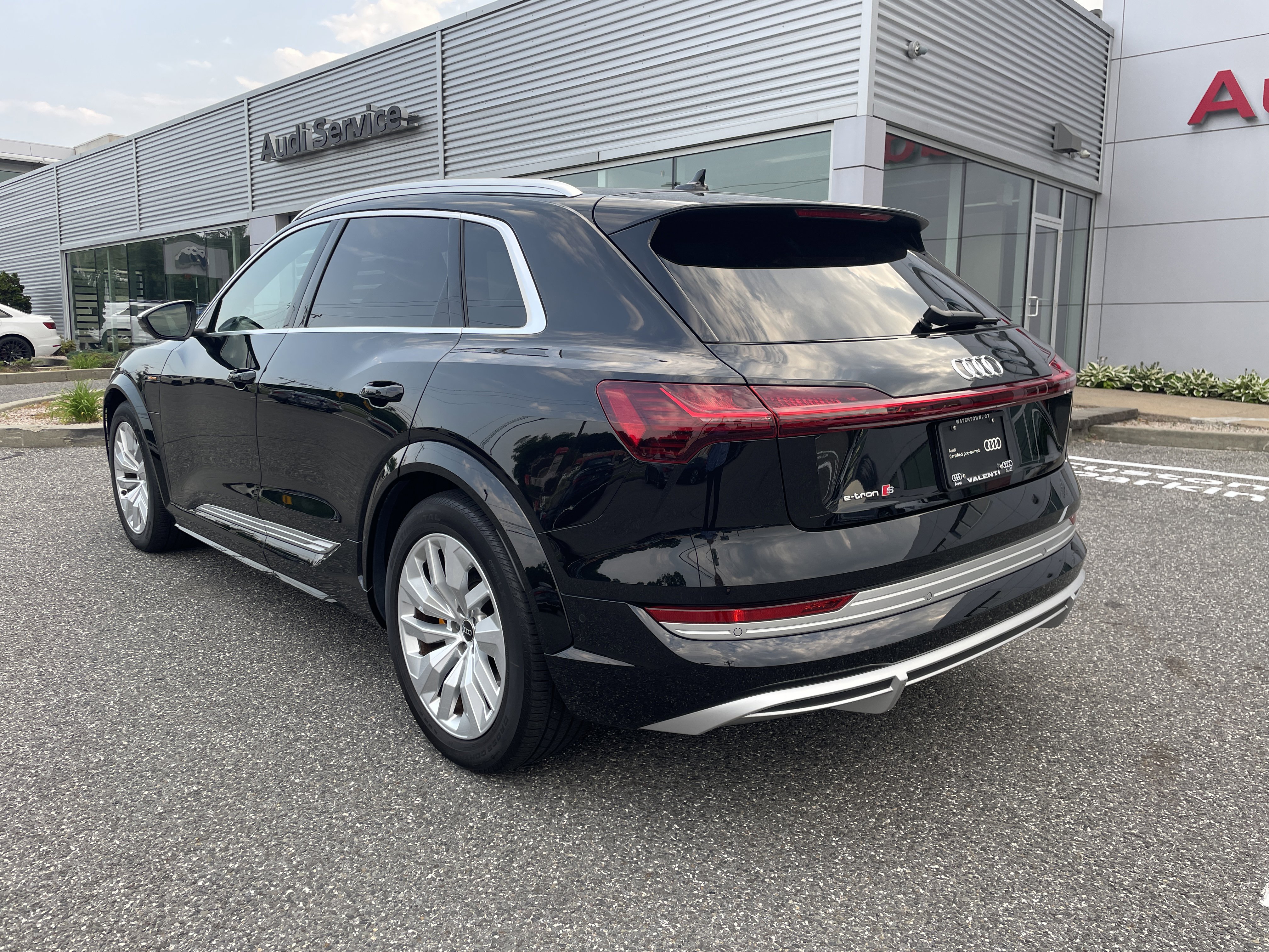 Certified 2022 Audi e-tron S Premium Plus image 6
