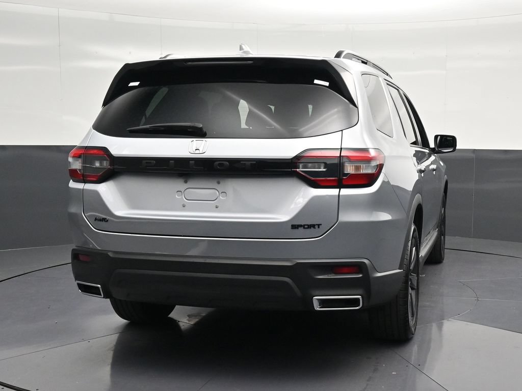Used 2025 Honda Pilot Sport image 2