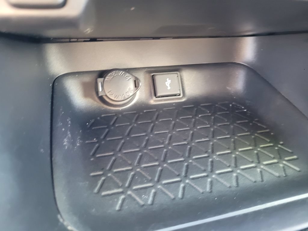 Used 2022 Toyota RAV4 XLE w/ Convenience Package FWD image 17