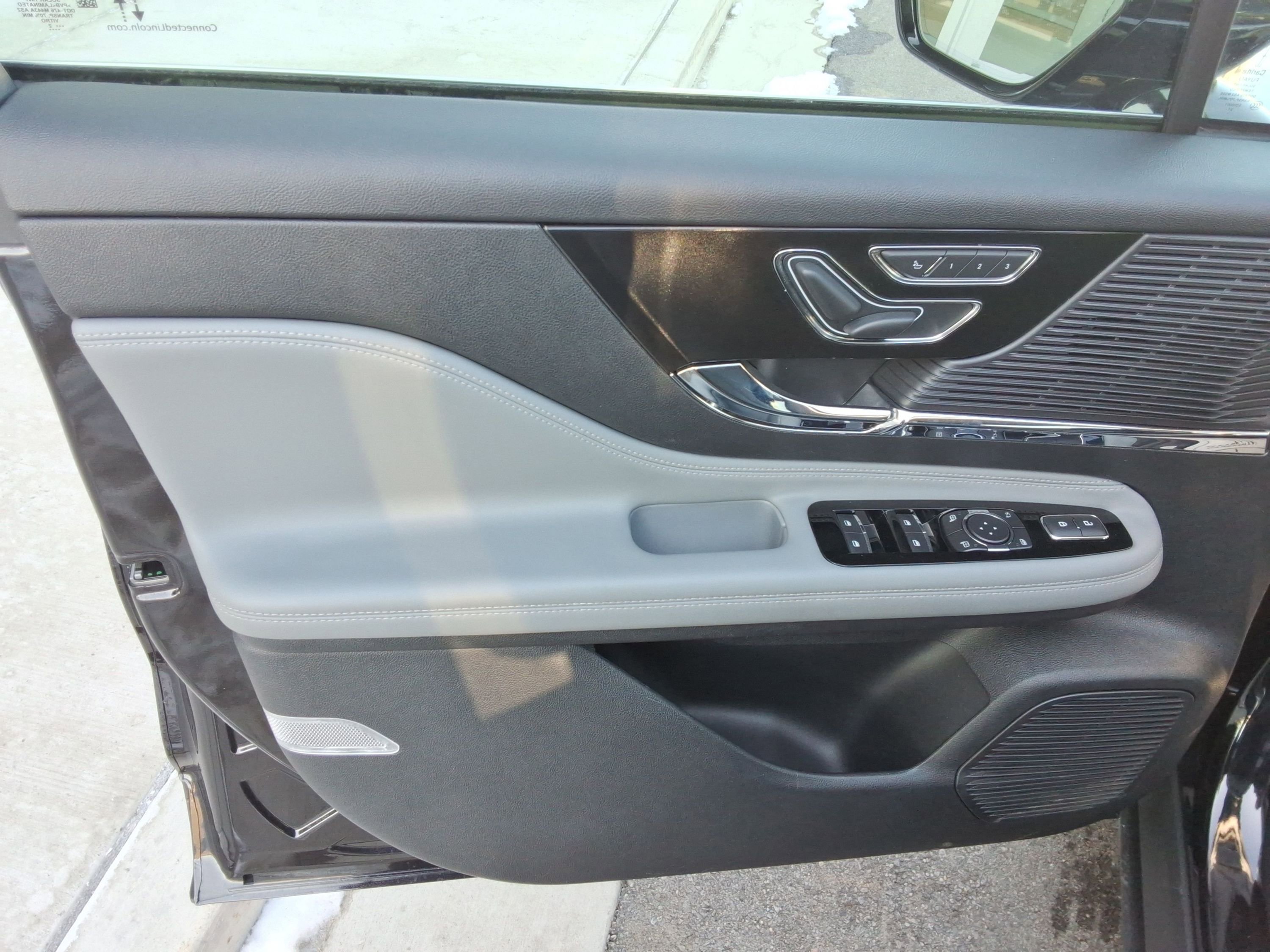 Used 2022 Lincoln Corsair Reserve image 21