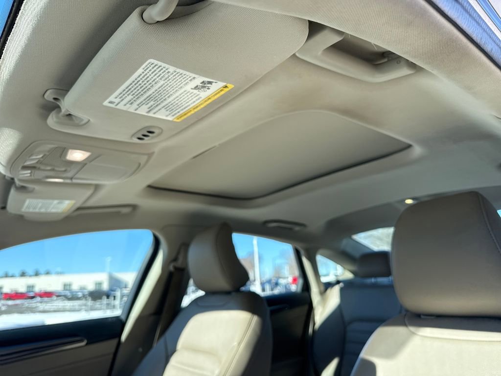 Used 2017 Ford Fusion SE w/ Fusion SE Technology Package image 22