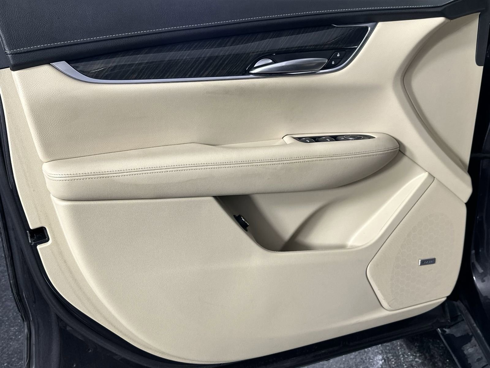 Used 2018 Cadillac XT5 AWD image 32