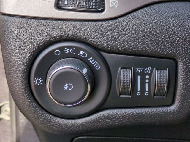 Used 2021 Jeep Cherokee Latitude Plus AWD/4WD image 19